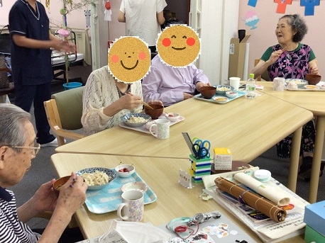 テーブル中央二人、布川様と菅原様.JPG